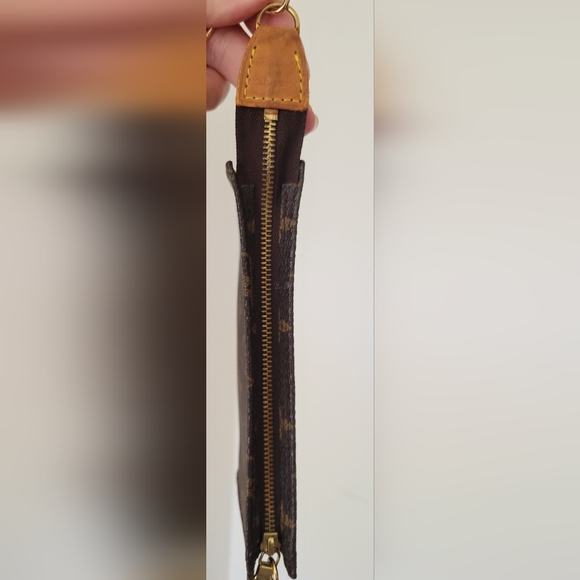 100% Authentic Louis Vitton Monogram Pouch !!! - Picture 10 of 13